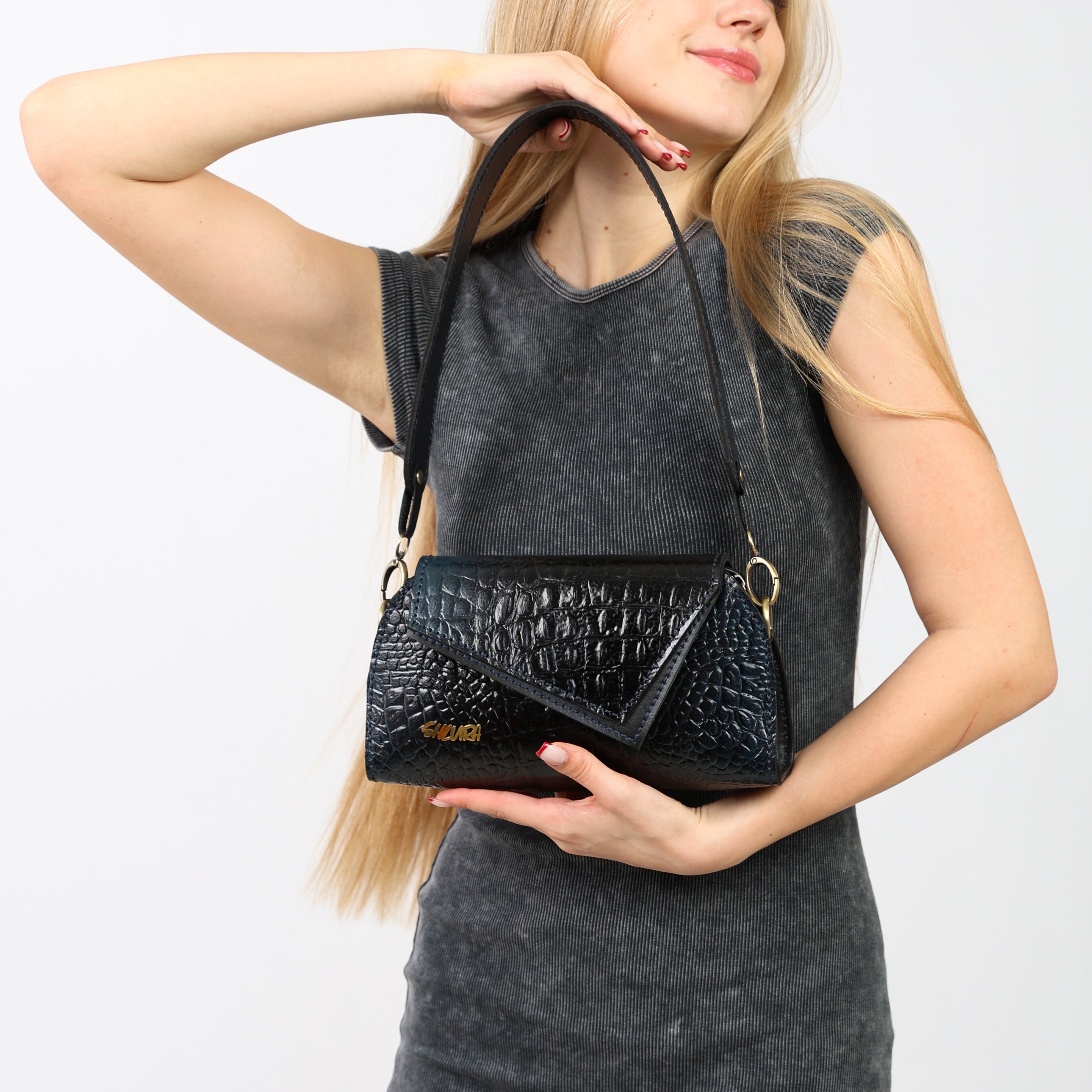Velraya – Black
