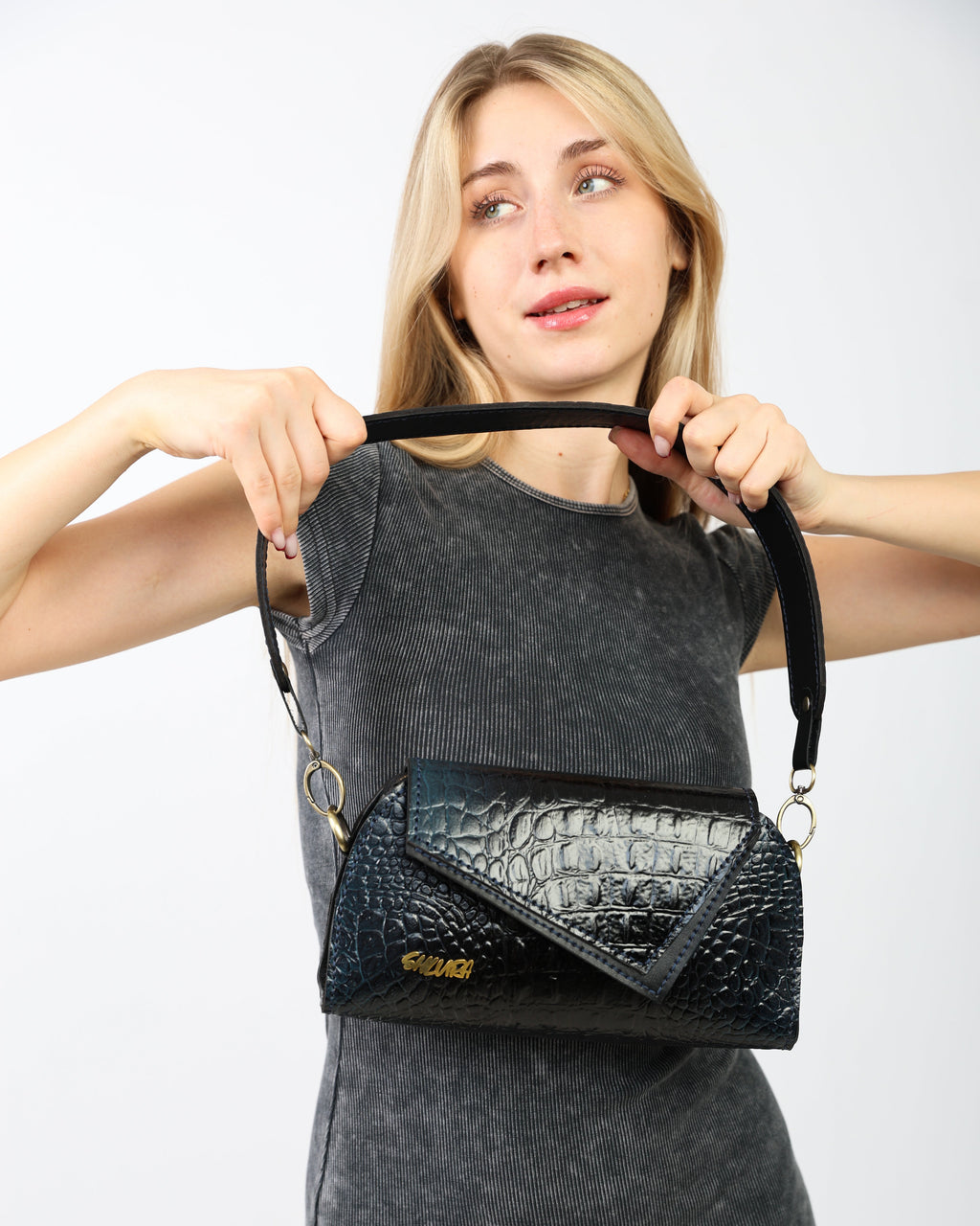 Velraya – Black