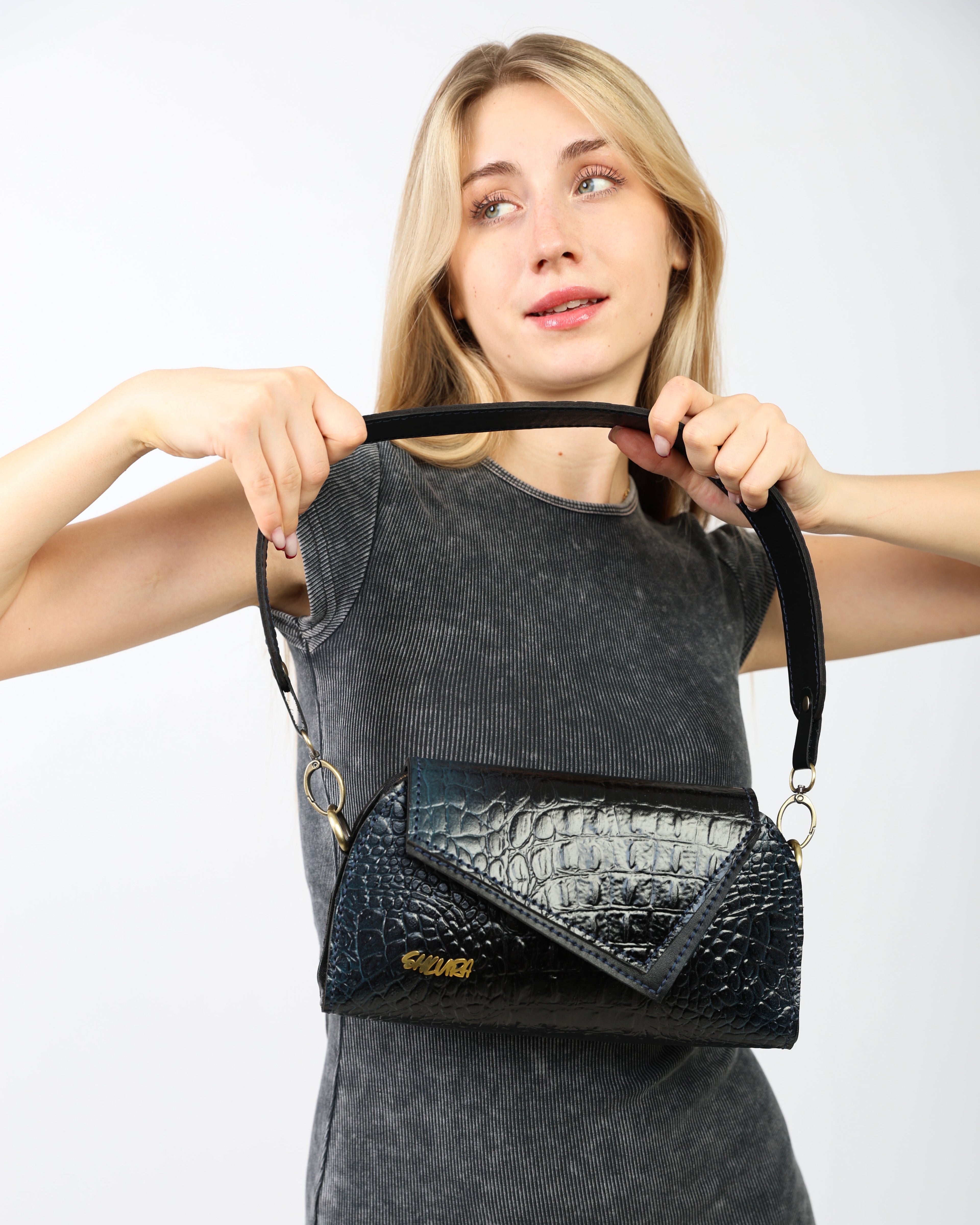 Velraya – Black