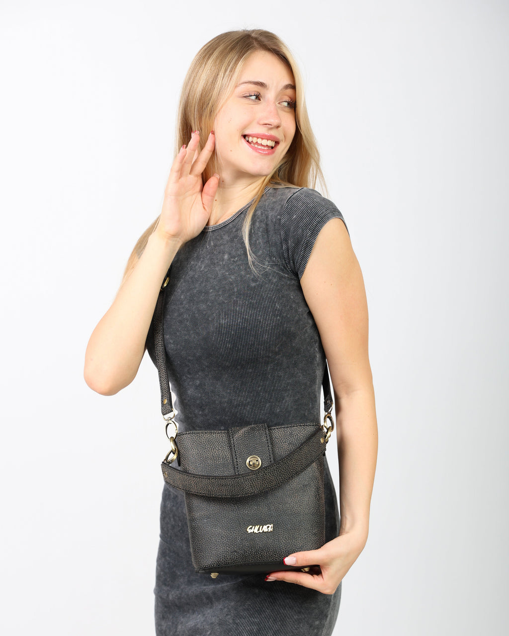 Crocea – Grey