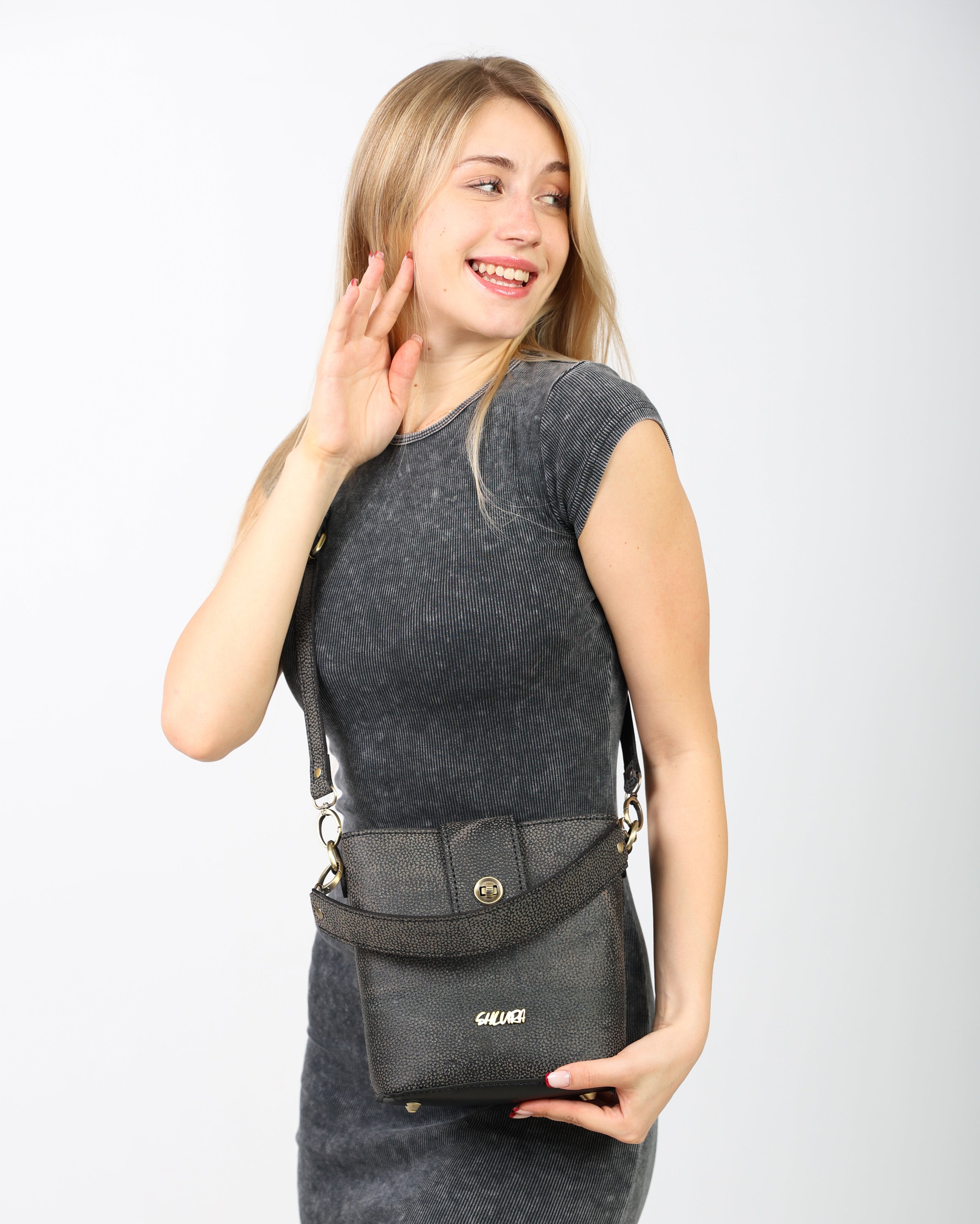 Crocea – Grey