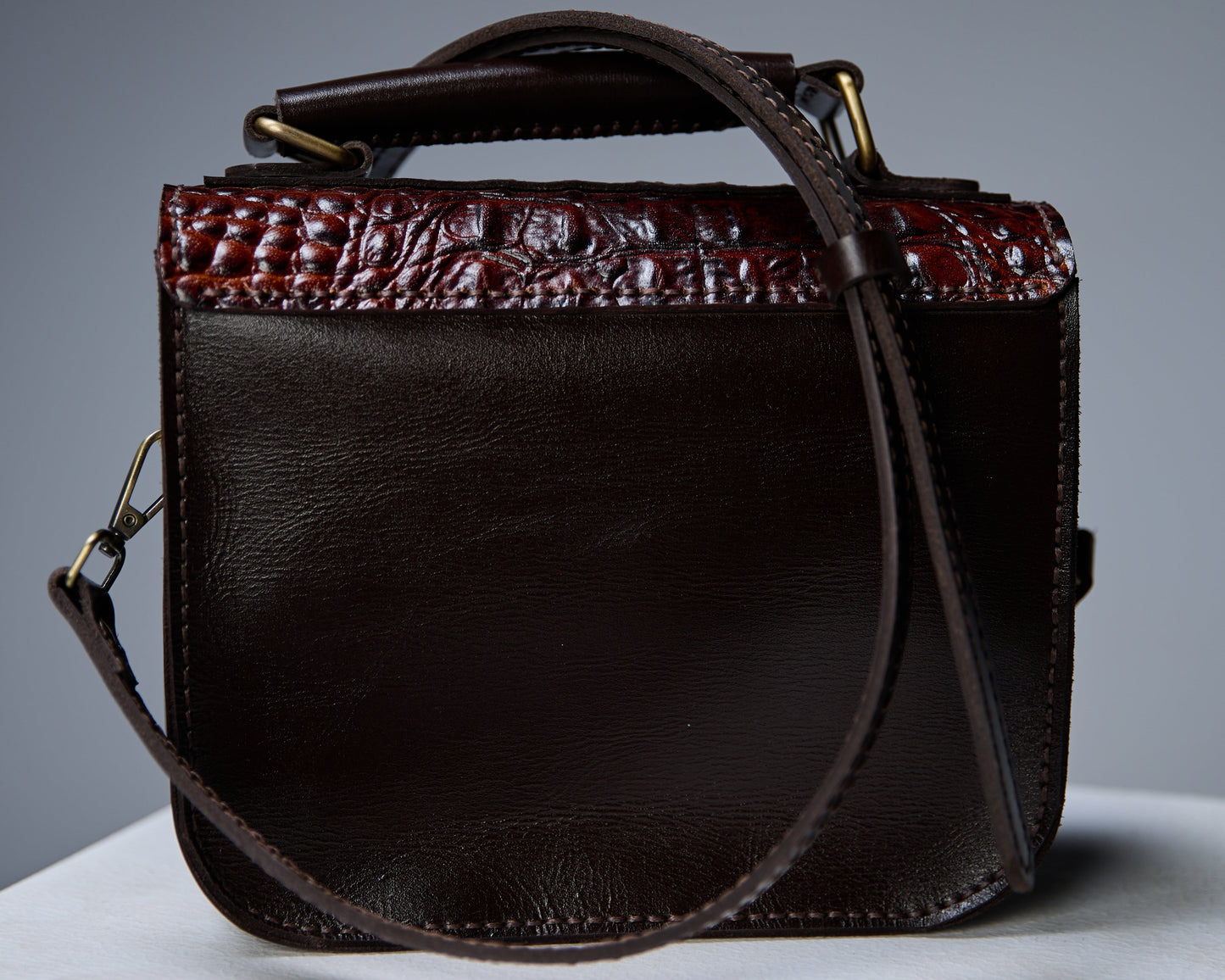 كروسيلا – بني غامق