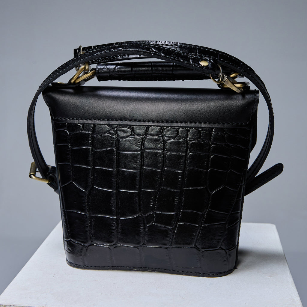 Veloura – Deep Black