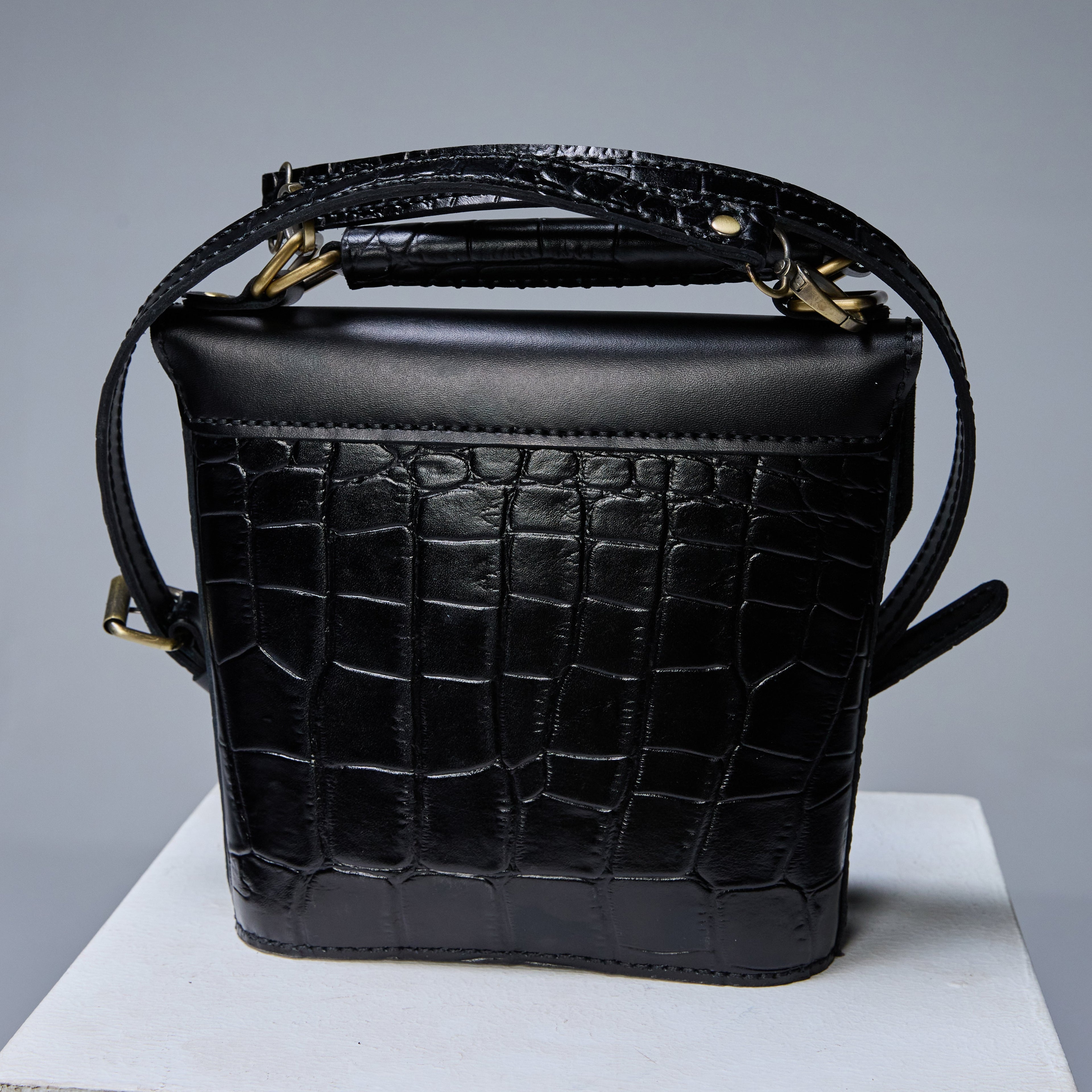 Veloura – Deep Black